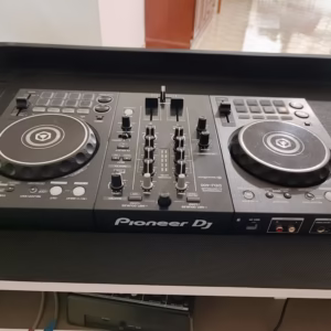 Controlador Pioneer DJ DDJ-400 + Estuche rígido (Usado)